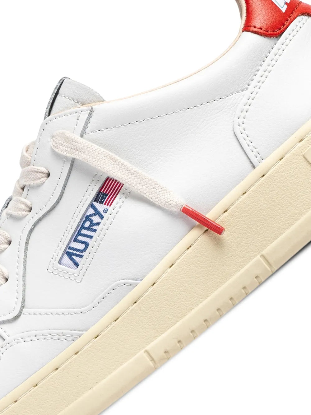 Autry Medalist Low-Tops Leather — White — Size US M 3.5 - US W 5 — Detail View