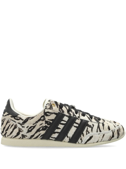 adidas Striped Three Stripe Trainers — White — Size US M 3.5 - US W 5 — Front View