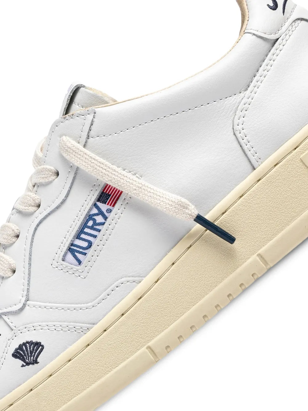 Autry Medalist Low-Tops Leather — White — Size US M 3.5 - US W 5 — Detail View